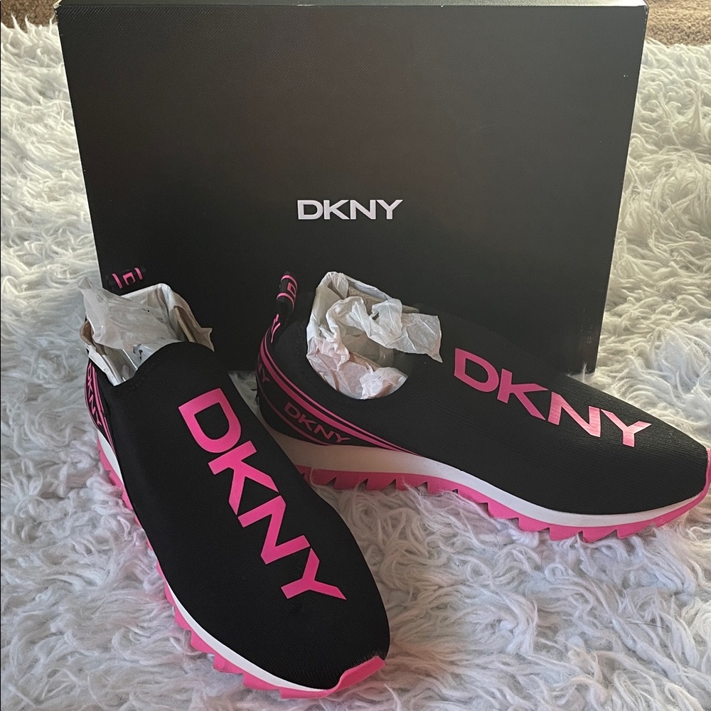 DKNY Women's Black and Pink Sneakers